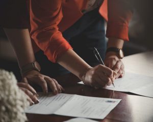 Read more about the article Własna działalność czy umowa o pracę?